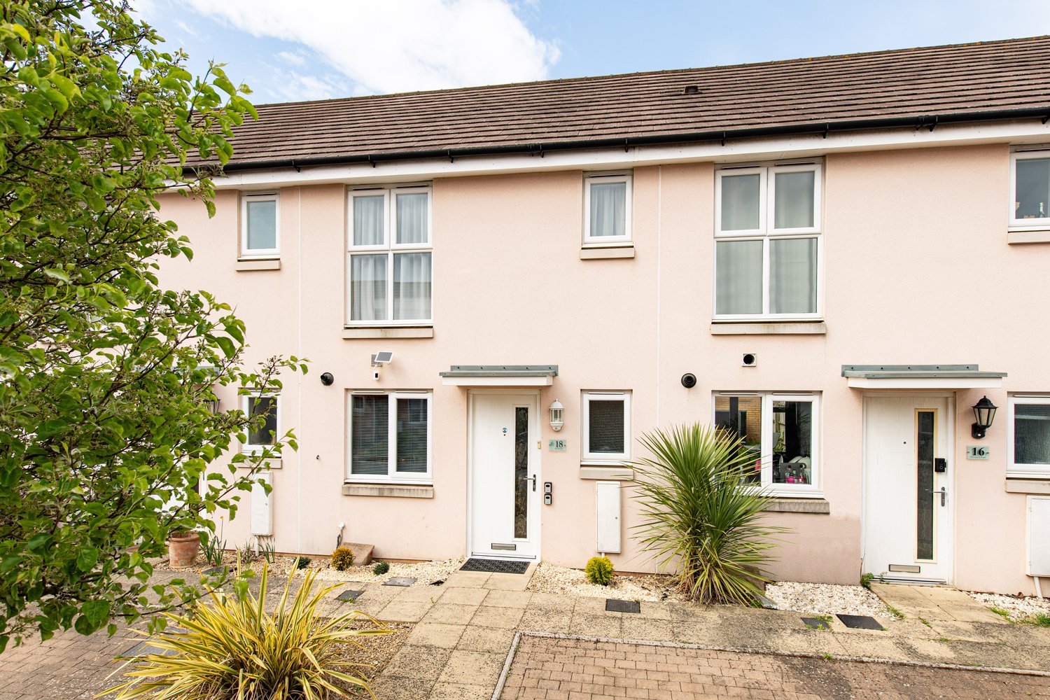 18 Elm Hays Rd