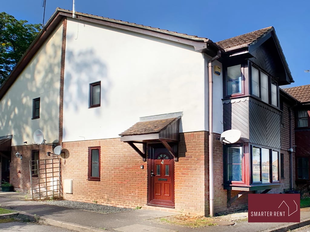 Wokingham - 2 Bedroom House - With Parking