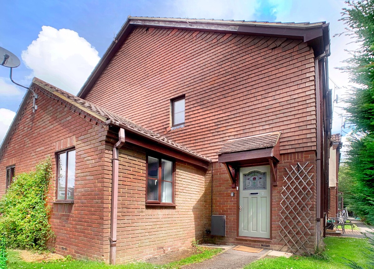 Wokingham - Two Bedroom House with parking