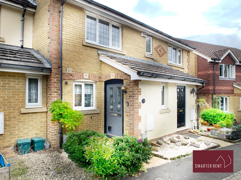Woking, 2 Bedroom House, Parking & Garden