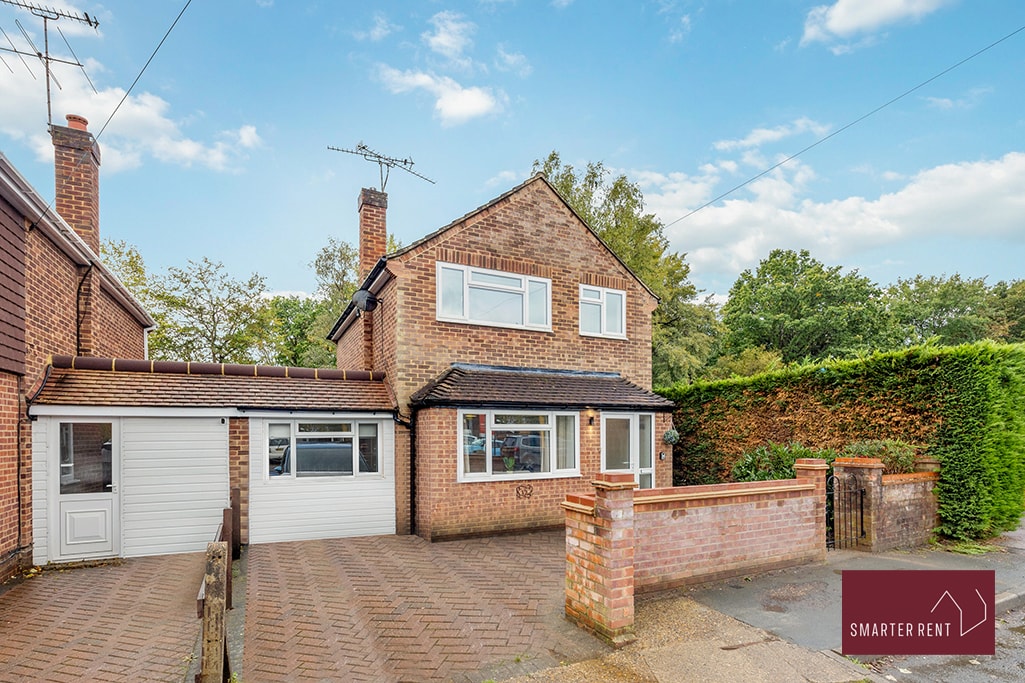 Woking -Garden, Driveway Parking, 4Bed