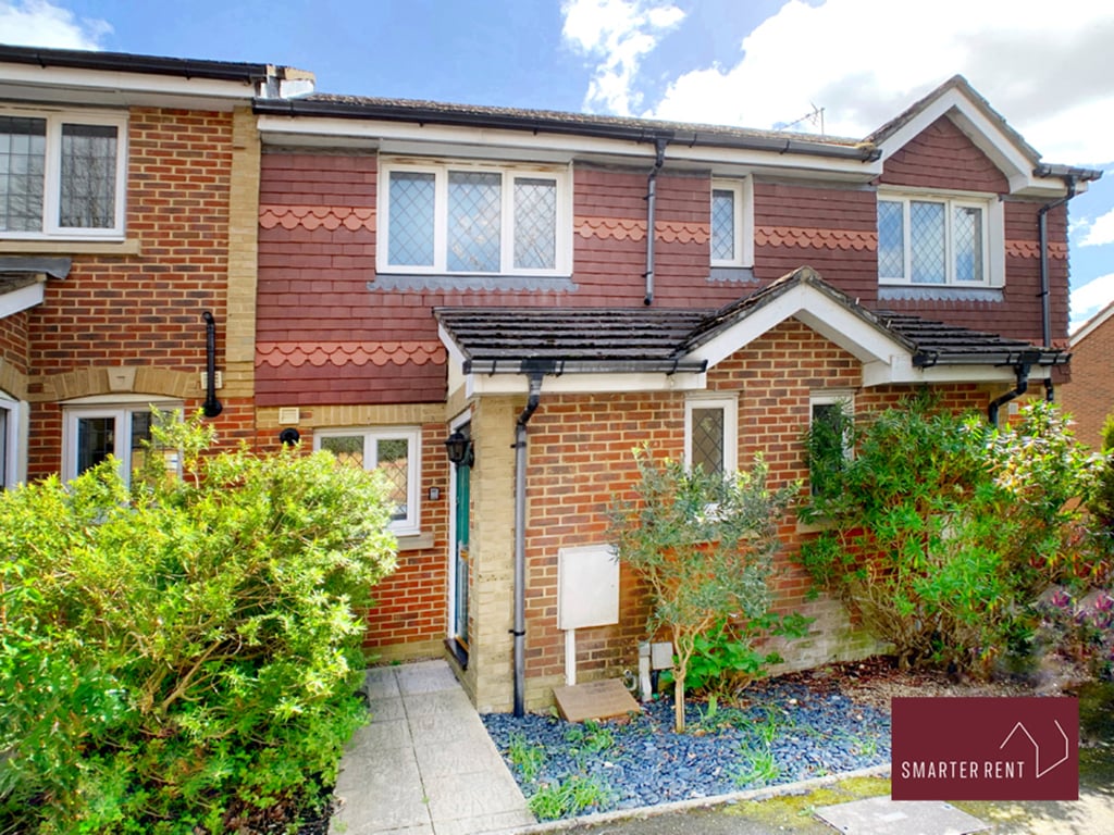 Woking - Parking, Garden, 2Bed