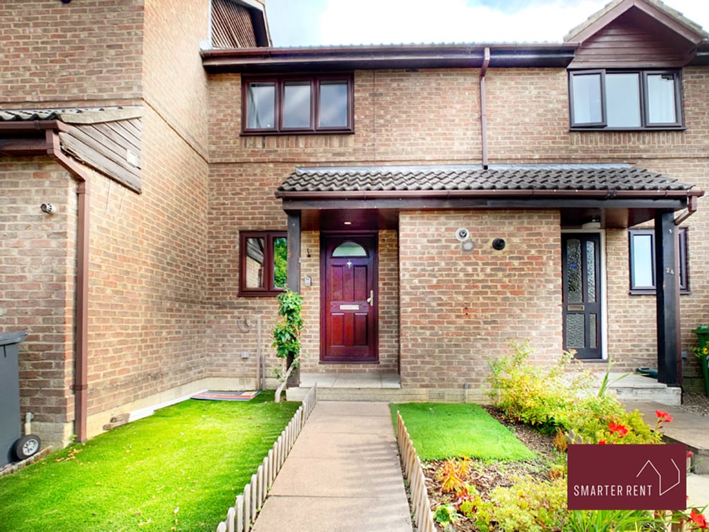 Woking - Parking, Garden, 2Bed