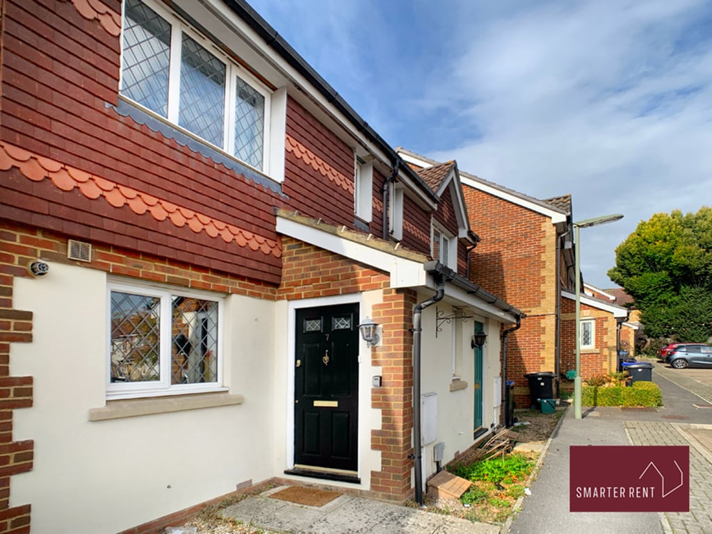 Woking - Garden, Parking, Pets Welcome