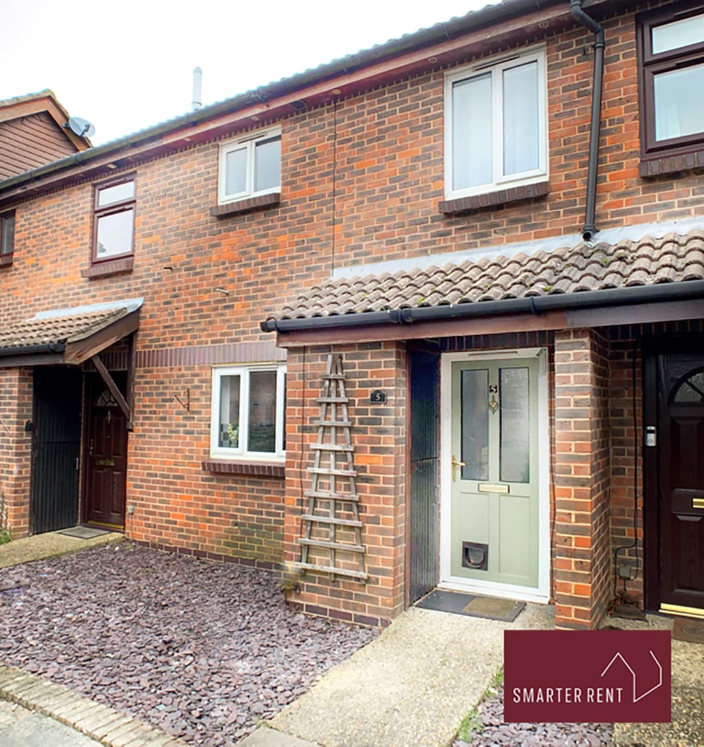 Woking - 2 Bedroom House - With Garden