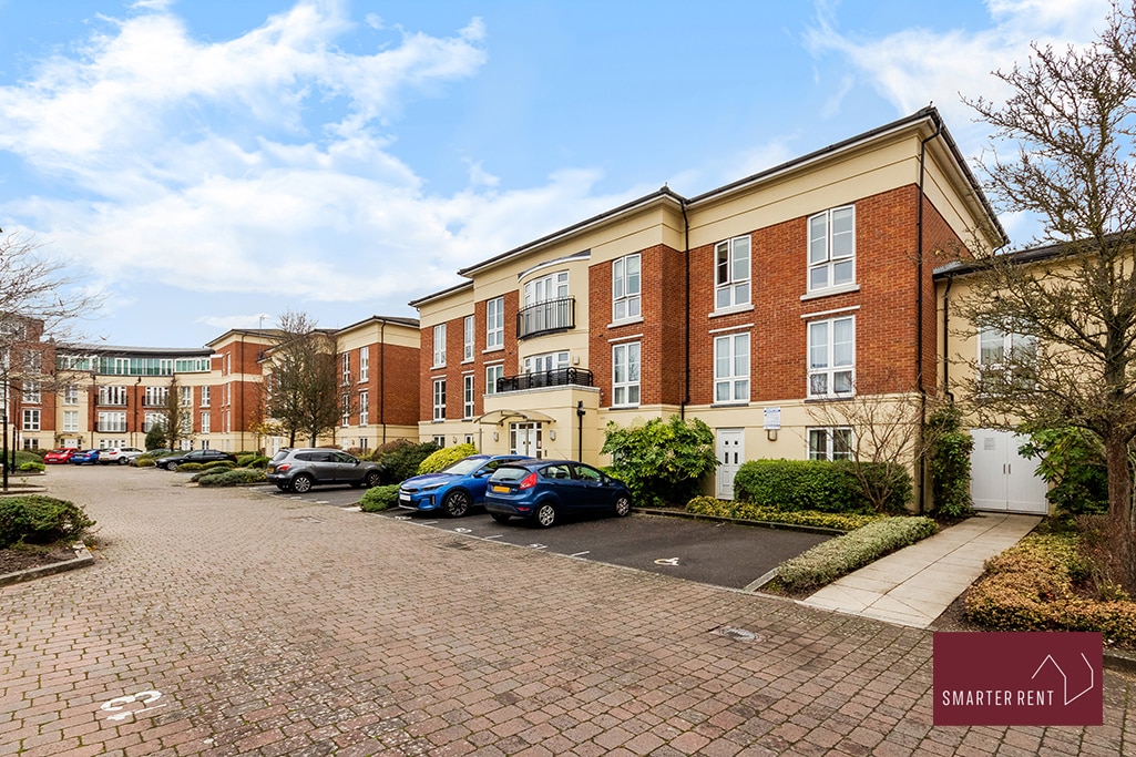 Windsor- Spacious Three Bedroom Flat