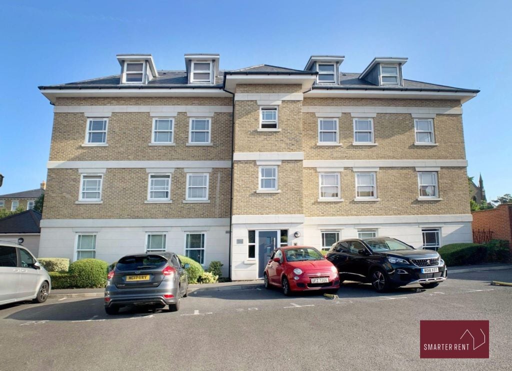 Windsor - 1 Bedroom Flat - With Parking