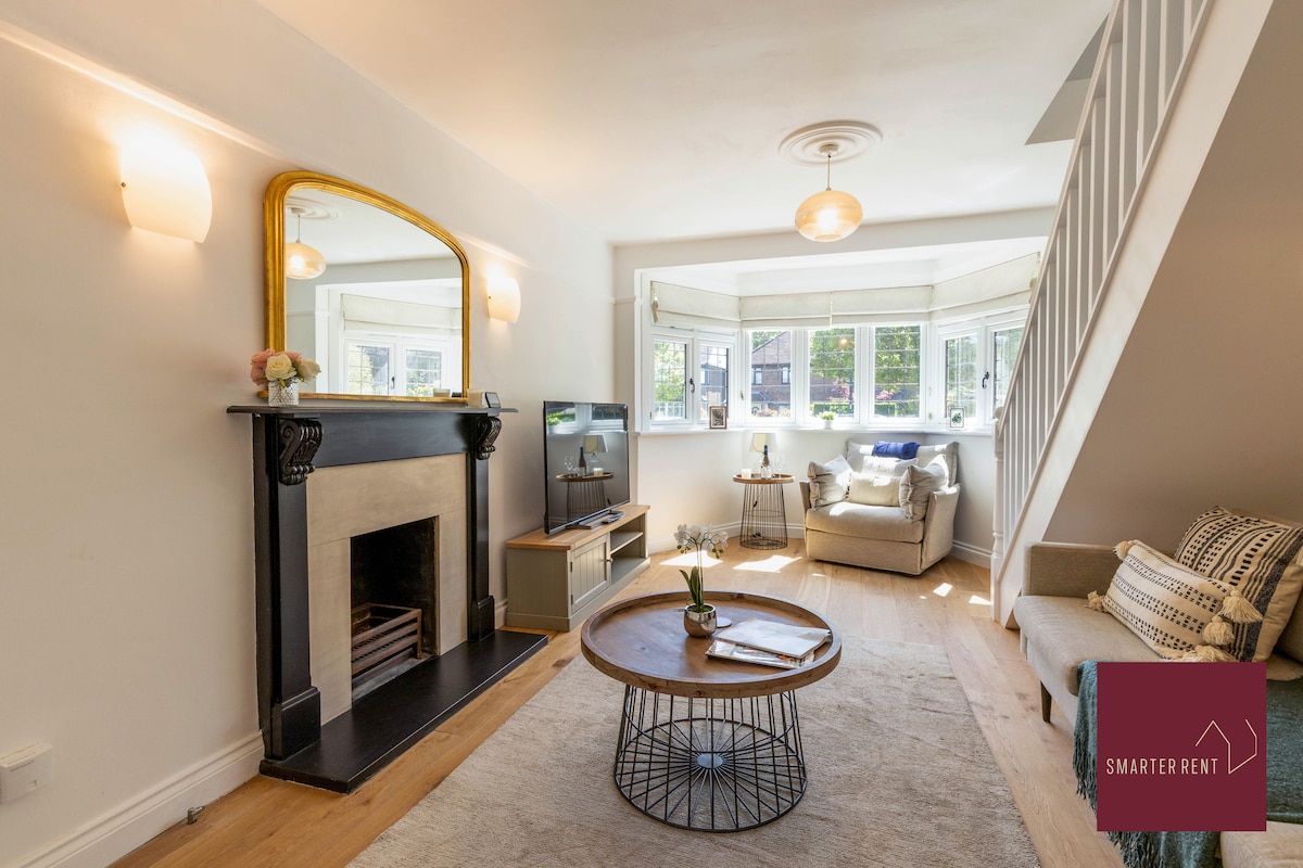 Two Bed Maisonette, Free Parking, Pet-friendly