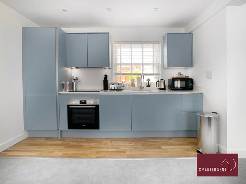 Eton, Windsor - 1 Bedroom Flat - With Parking