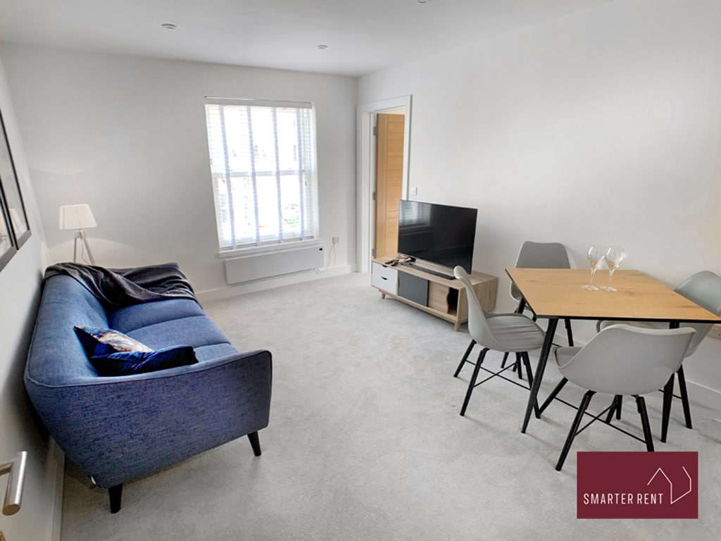Eton, Windsor - 1 Bedroom Flat - With Parking