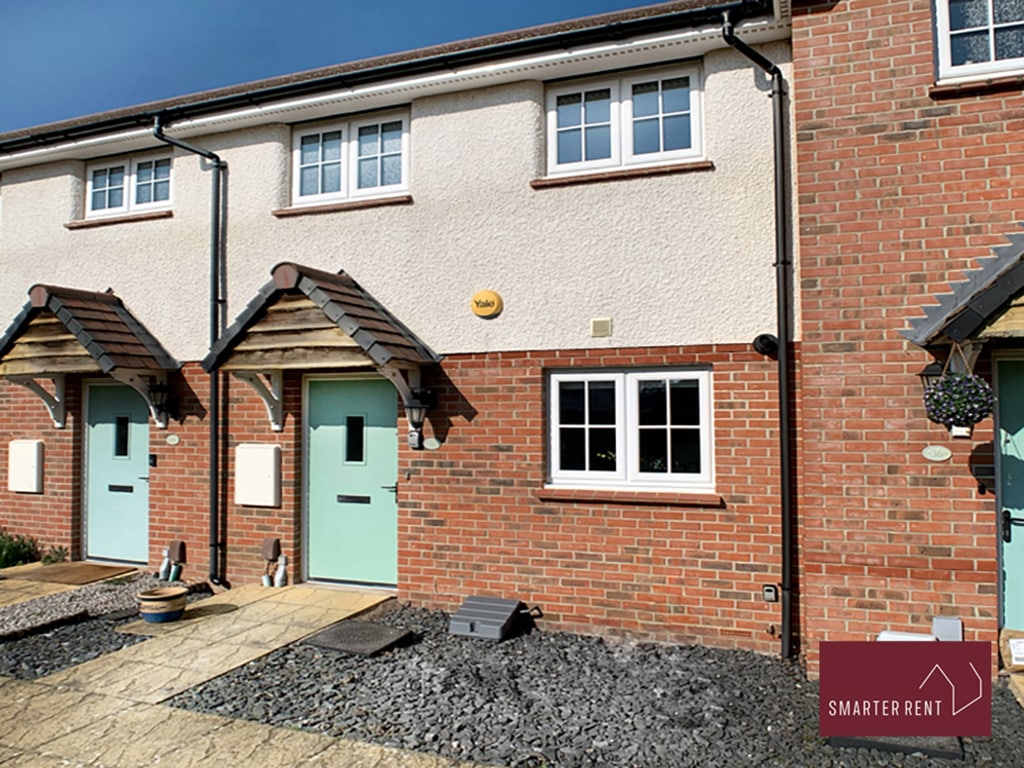 Bracknell - Modern 2 Bedroom House - With Garden