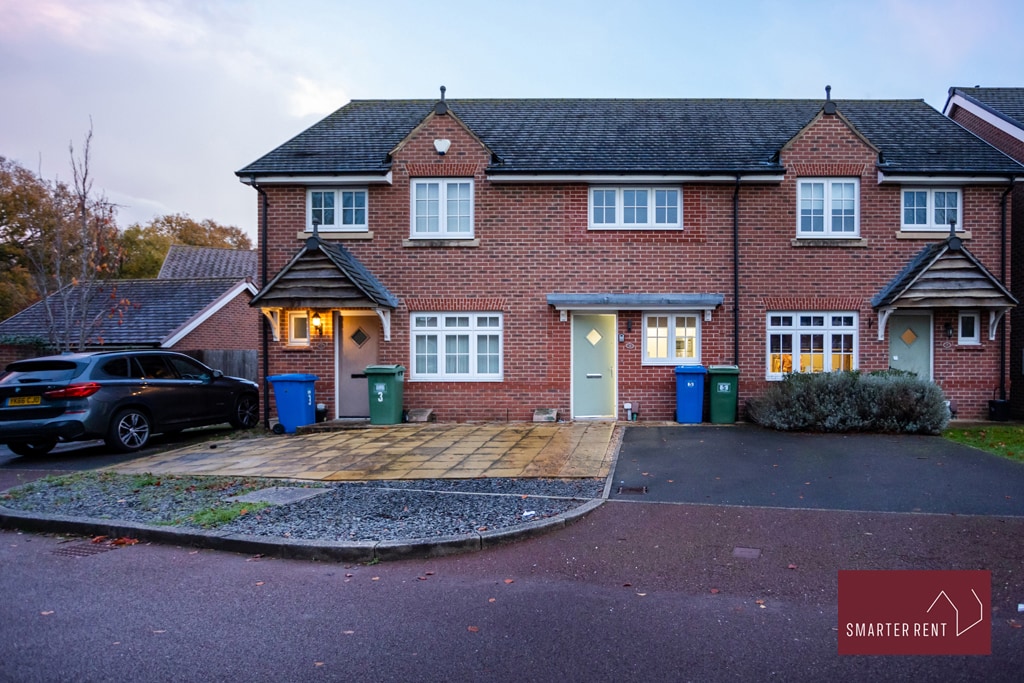 Bracknell - Driveway Parking, Garden, 2Bed