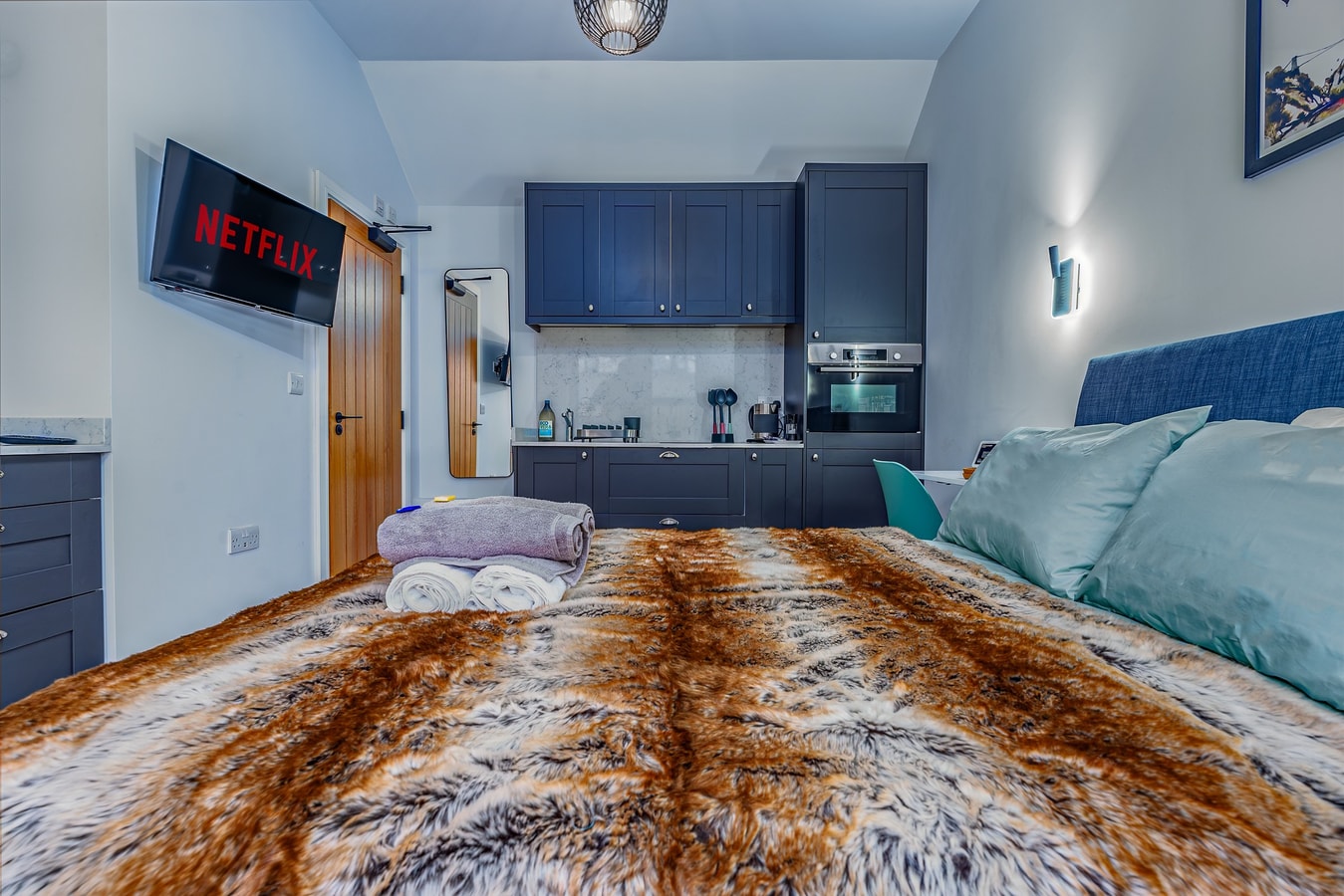 Step-free studio with parking in North Bristol