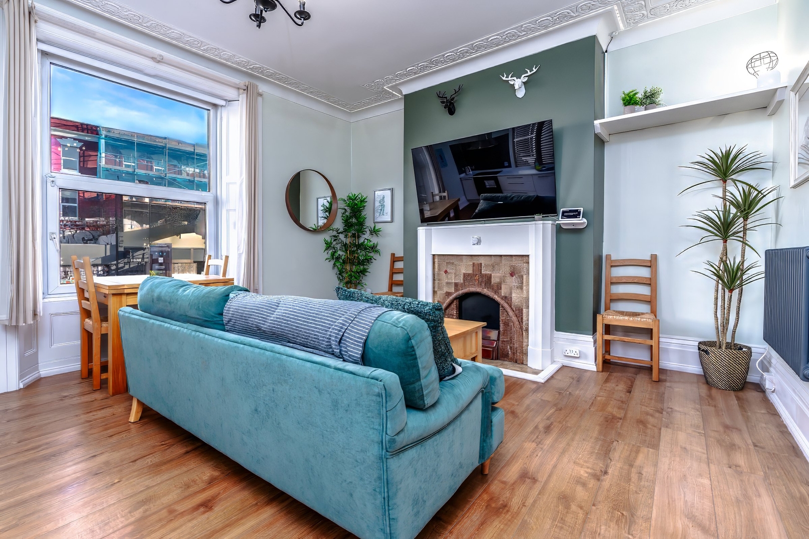 Stylish Cheltenham Road flat with city views