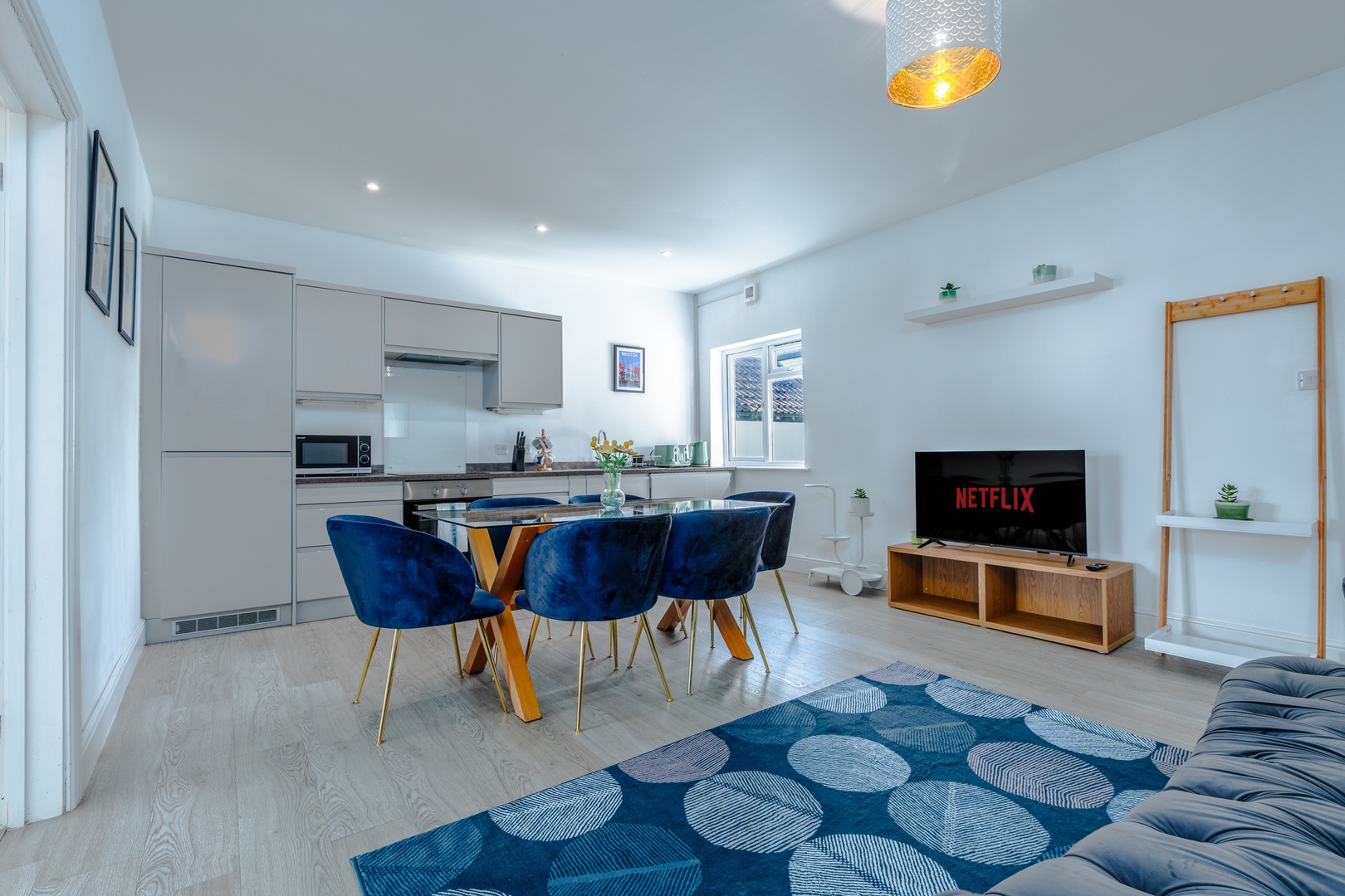 Spacious three-bedroom flat near Temple Meads